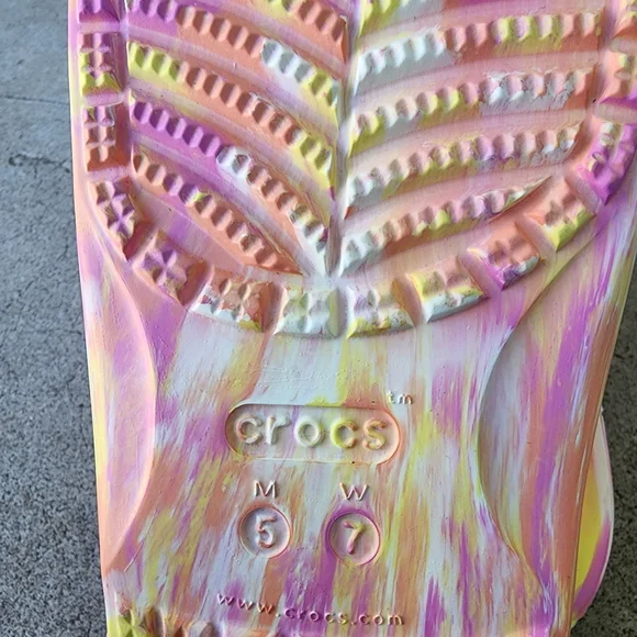 Crocs Marbeled Classic Slides M5/W7 - Picture 6 of 6